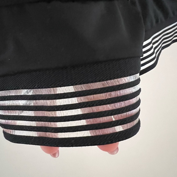 Nike sports bra with band detail - Picture 4 of 4